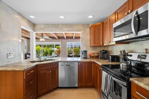 $9,000 | 327 Avenida Milano, Sarasota, FL 34242