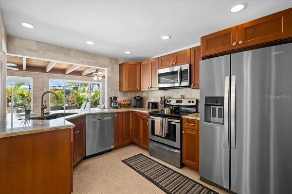 $9,000 | 327 Avenida Milano, Sarasota, FL 34242