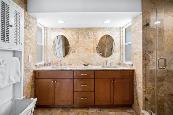 $9,000 | 327 Avenida Milano, Sarasota, FL 34242