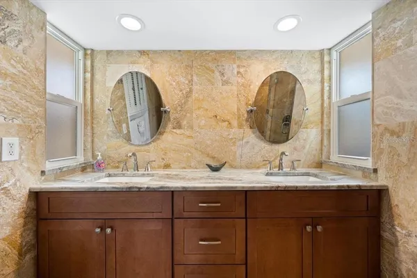 $9,000 | 327 Avenida Milano, Sarasota, FL 34242