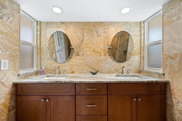 $16,000 | 327 Avenida Milano, Sarasota, FL 34242