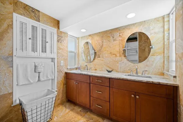 $9,000 | 327 Avenida Milano, Sarasota, FL 34242