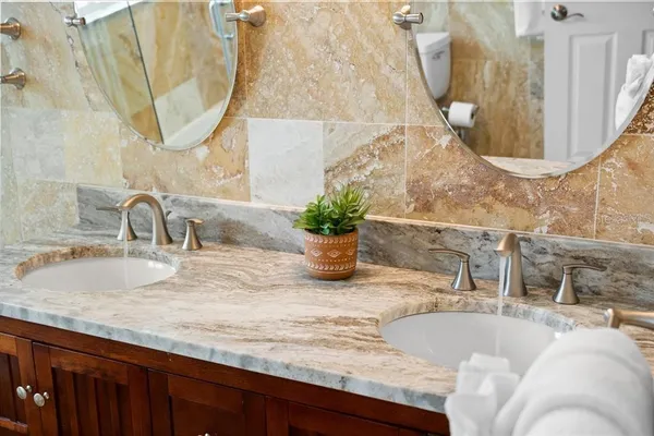 $9,000 | 327 Avenida Milano, Sarasota, FL 34242