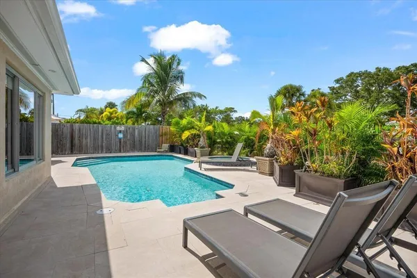 $9,000 | 327 Avenida Milano, Sarasota, FL 34242