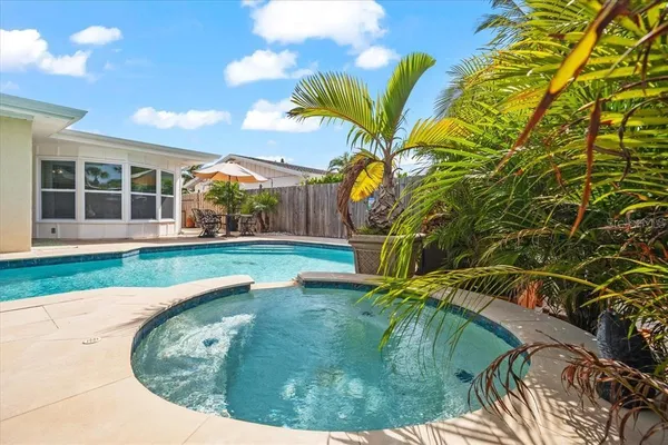 $9,000 | 327 Avenida Milano, Sarasota, FL 34242