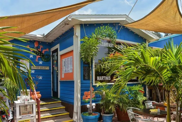 $9,000 | 327 Avenida Milano, Sarasota, FL 34242