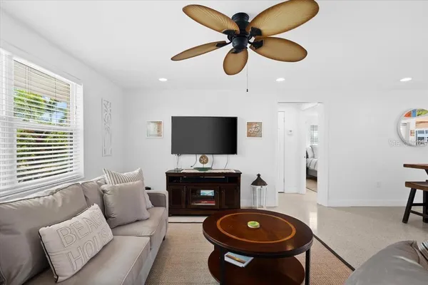 $9,000 | 327 Avenida Milano, Sarasota, FL 34242