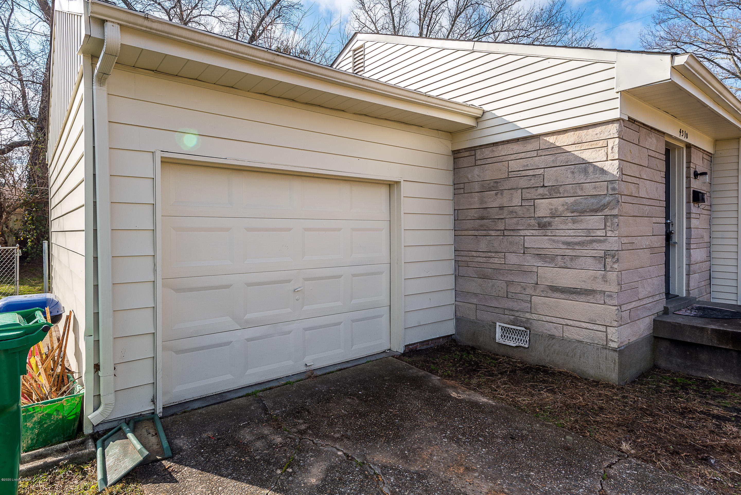 4310 Lowe Road Louisville, KY 40220 - Photo 14 of 16 AAA LOWE Garage