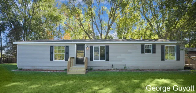 $224,900 | 7146 Lakeview Avenue, South Haven, MI 49090
