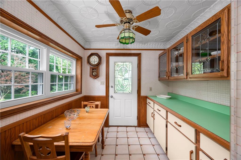 3871 Green Valley Road Pittsburgh, PA 15235 - Photo 17 of 50 Small Eat in Area Off Kitchen