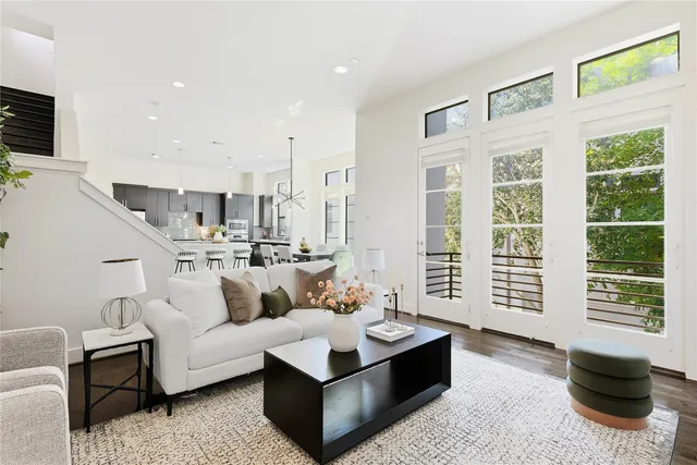 $499,900 | 2203 Colorado Street, Houston, TX 77007