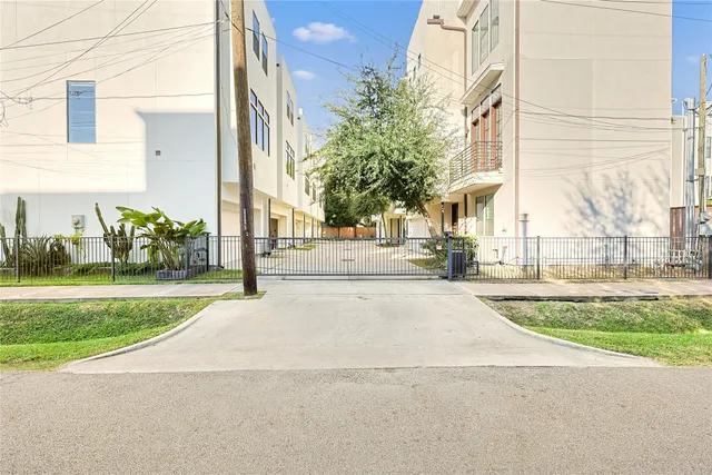 $499,900 | 2203 Colorado Street, Houston, TX 77007