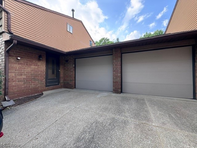 305 Guy's Run Road, Unit 305 Akron, OH 44319 - Photo 3 of 37 large driveway with double car garage