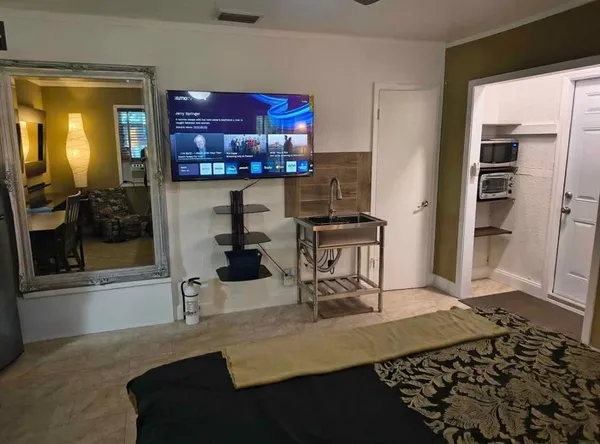 $1,200 | 5741 Southwest 24th Avenue, Unit B, Fort Lauderdale, FL 33312