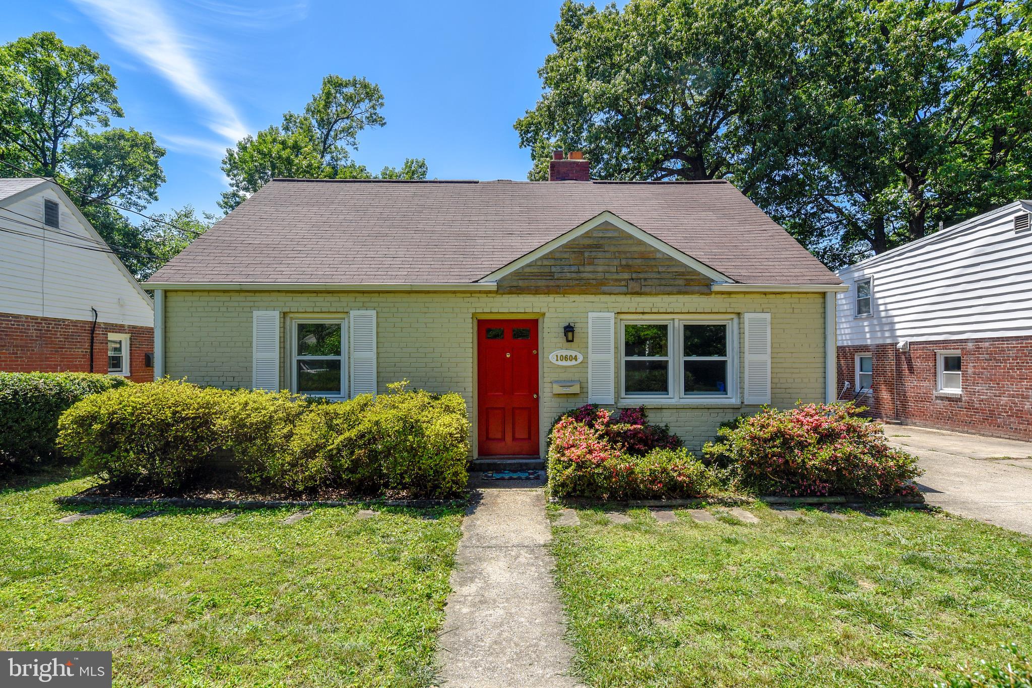 10604 Inwood Avenue Silver Spring, MD 20902 - Photo 3 of 54 Cheerful Red Door