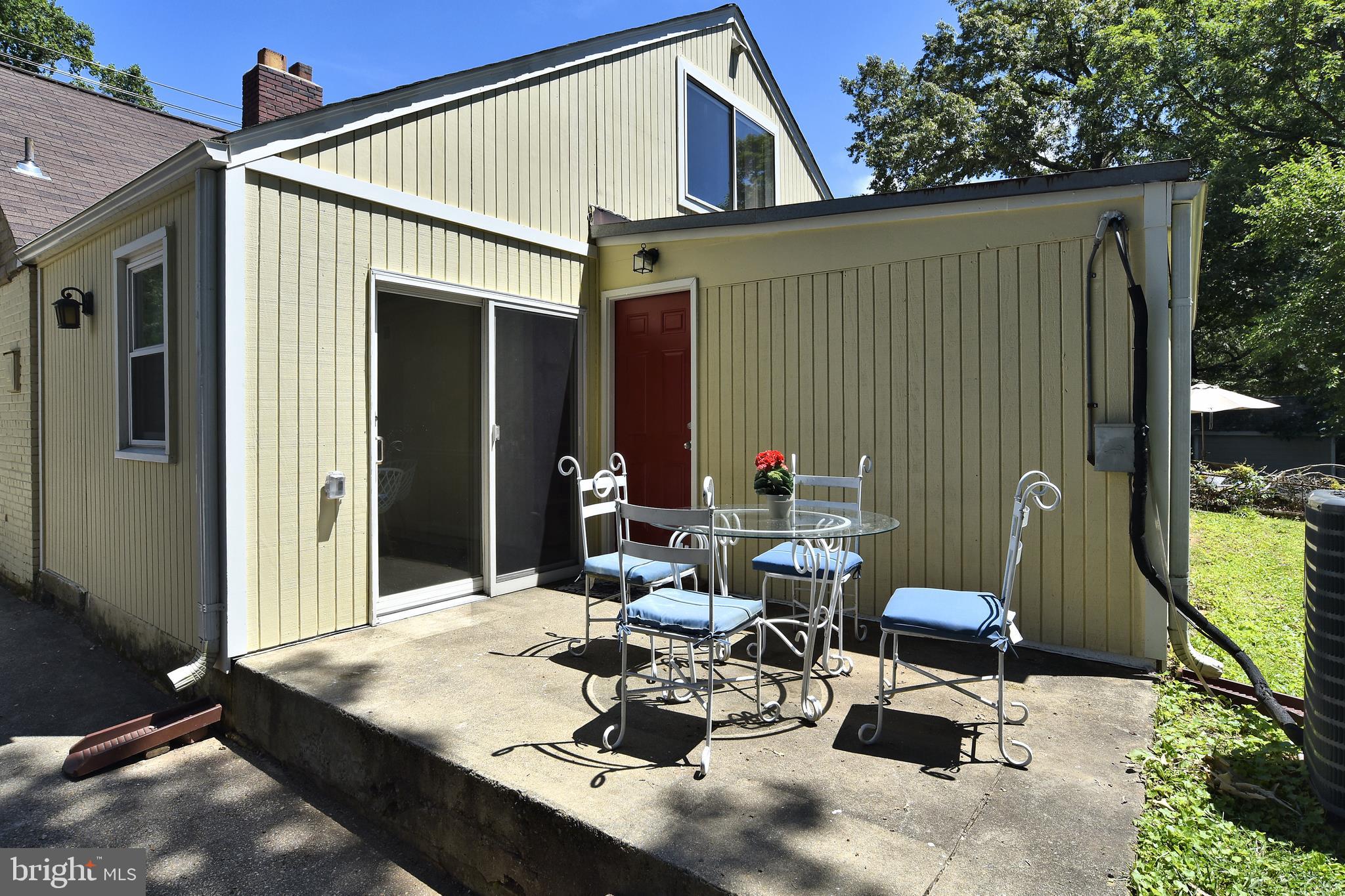 10604 Inwood Avenue Silver Spring, MD 20902 - Photo 4 of 54 Sunny Patio off the Dining Room