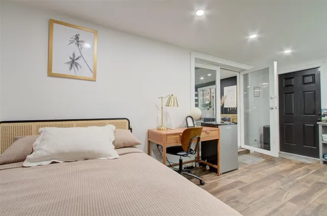 a view of a back yard