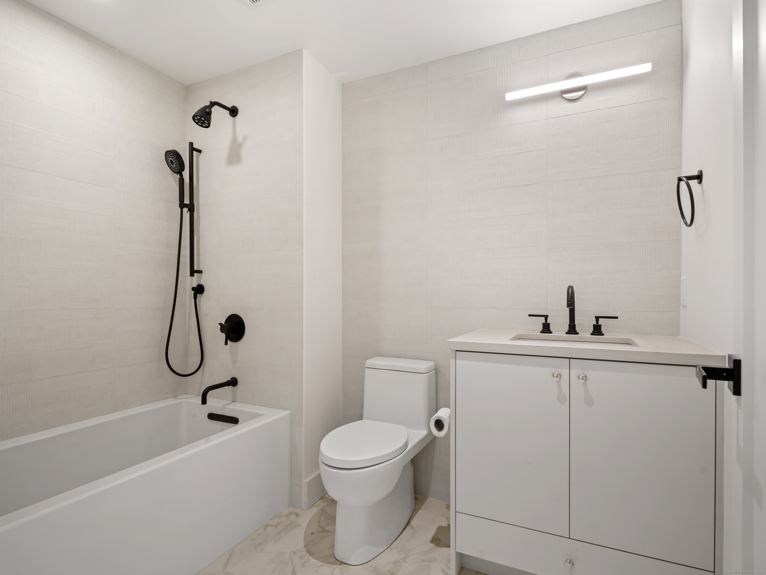 116 Sherman Street, Unit 2 Fairfield, CT 06824 - Photo 8 of 31 a bathroom with a toilet a sink and a bathtub