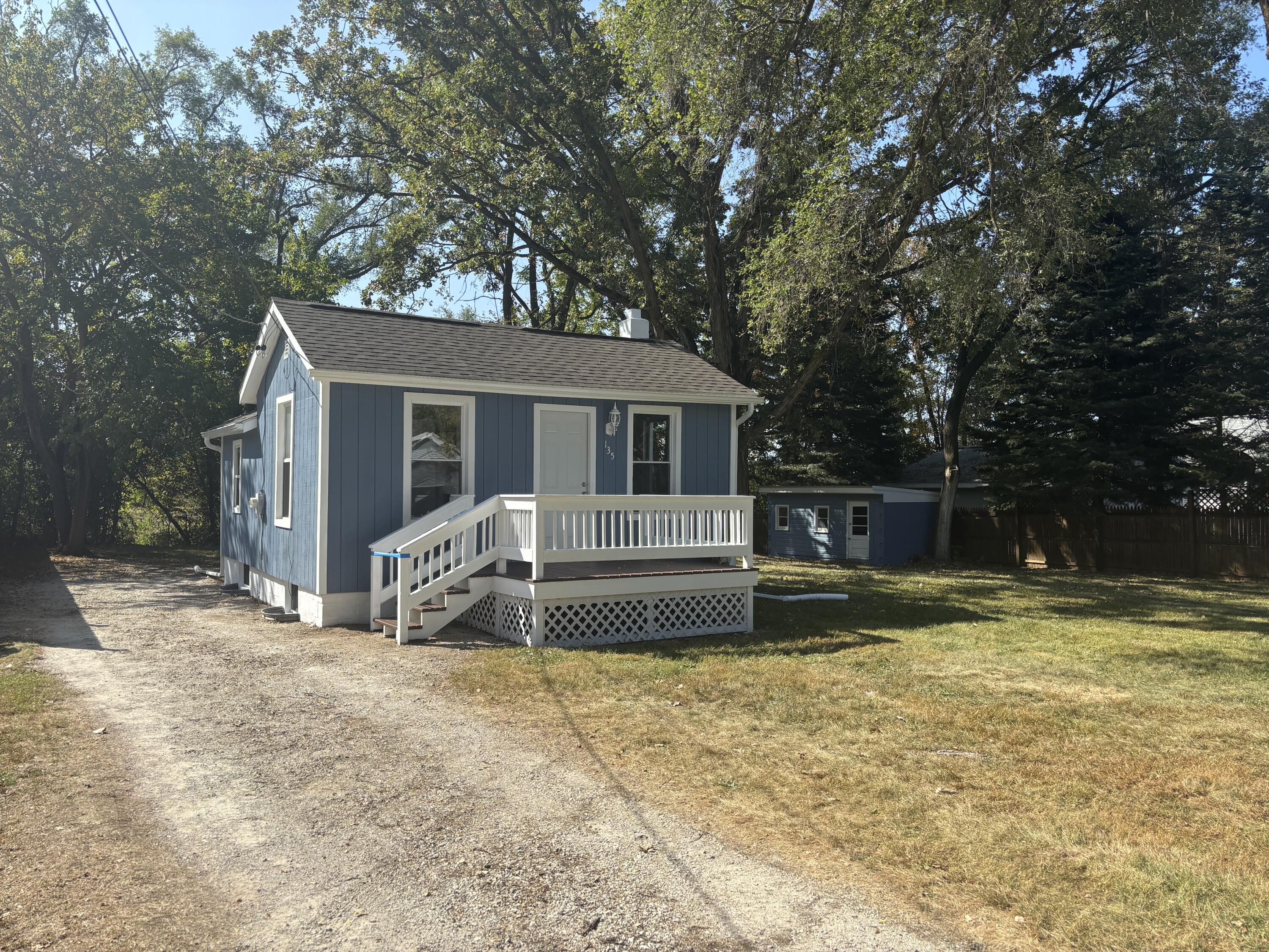 135 Peacock Walk Jackson, MI 49201 - Photo 1 of 13 Front of house
