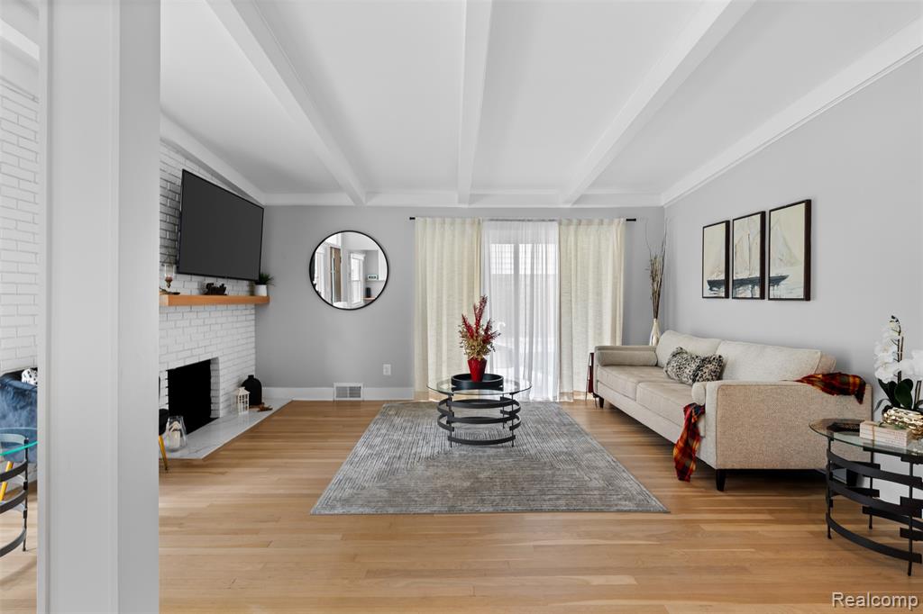 29748 Chelmsford Road Southfield, MI 48076 - Photo 10 of 42 Gallery Image 10
