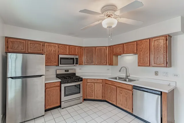 $2,200 | 1278 Clare Court, Carol Stream, IL 60188