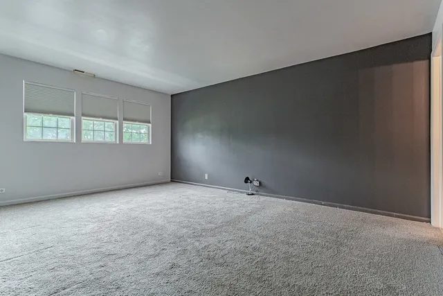 $2,200 | 1278 Clare Court, Carol Stream, IL 60188