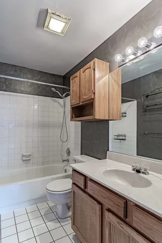 $2,200 | 1278 Clare Court, Carol Stream, IL 60188