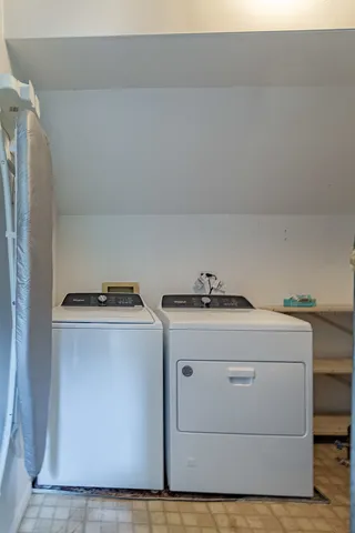 $2,200 | 1278 Clare Court, Carol Stream, IL 60188