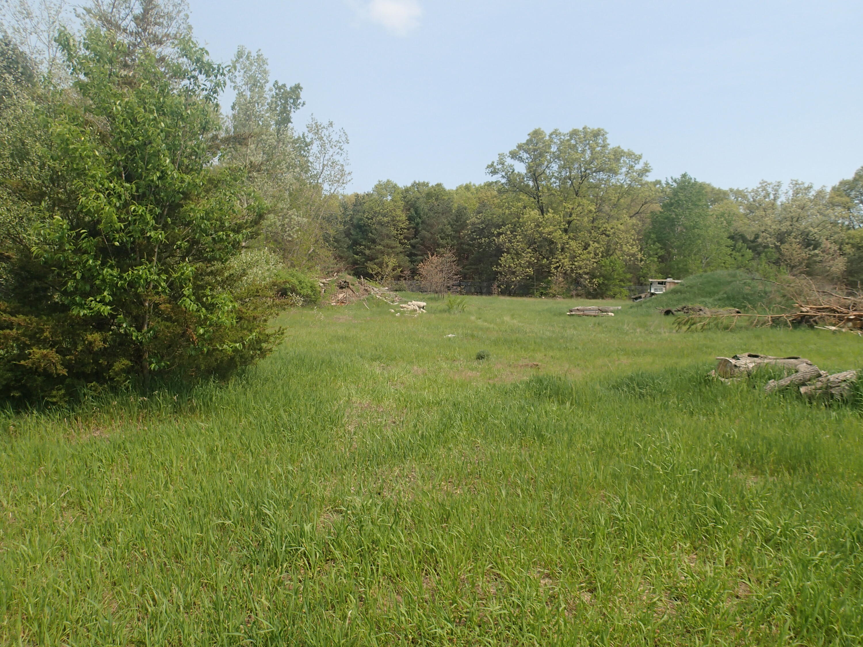 7128 Hall Road Muskegon, MI 49442 - Photo 8 of 17 P5170008