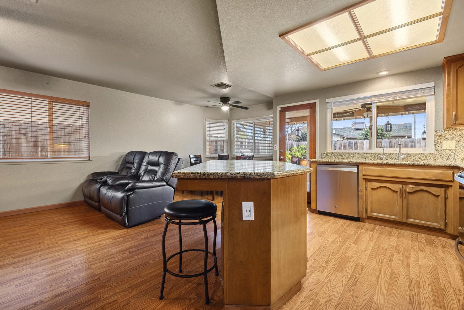 7542 Locust Street Hughson, CA 95326 - Photo 14 of 40