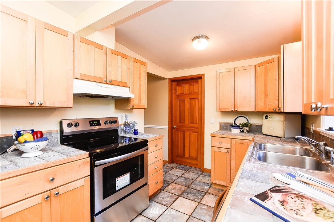 20206 100th Avenue Northeast Bothell, WA 98011 - Photo 7 of 26 Gallery Image 7