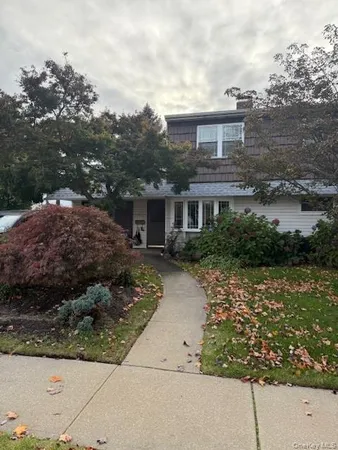 $739,999 | 112 Gun Lane, Levittown, NY 11756