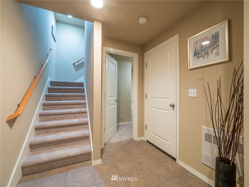 10136 B Holman Road Northwest Seattle, WA 98133 - Photo 2 of 37