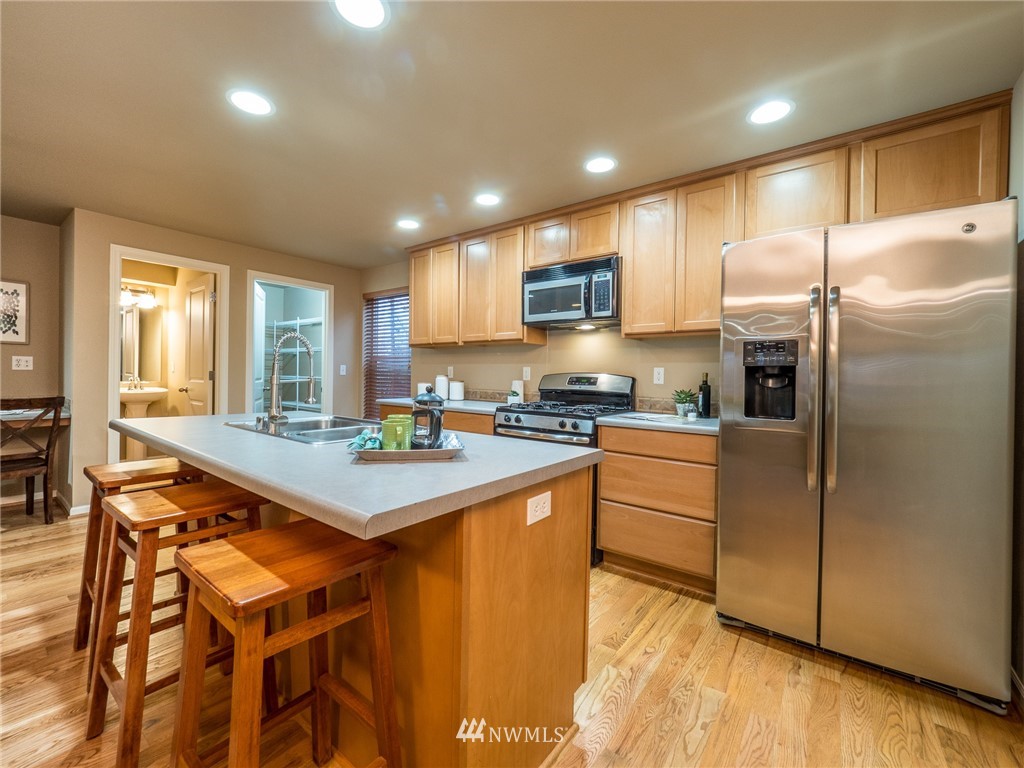 10136 B Holman Road Northwest Seattle, WA 98133 - Photo 12 of 37