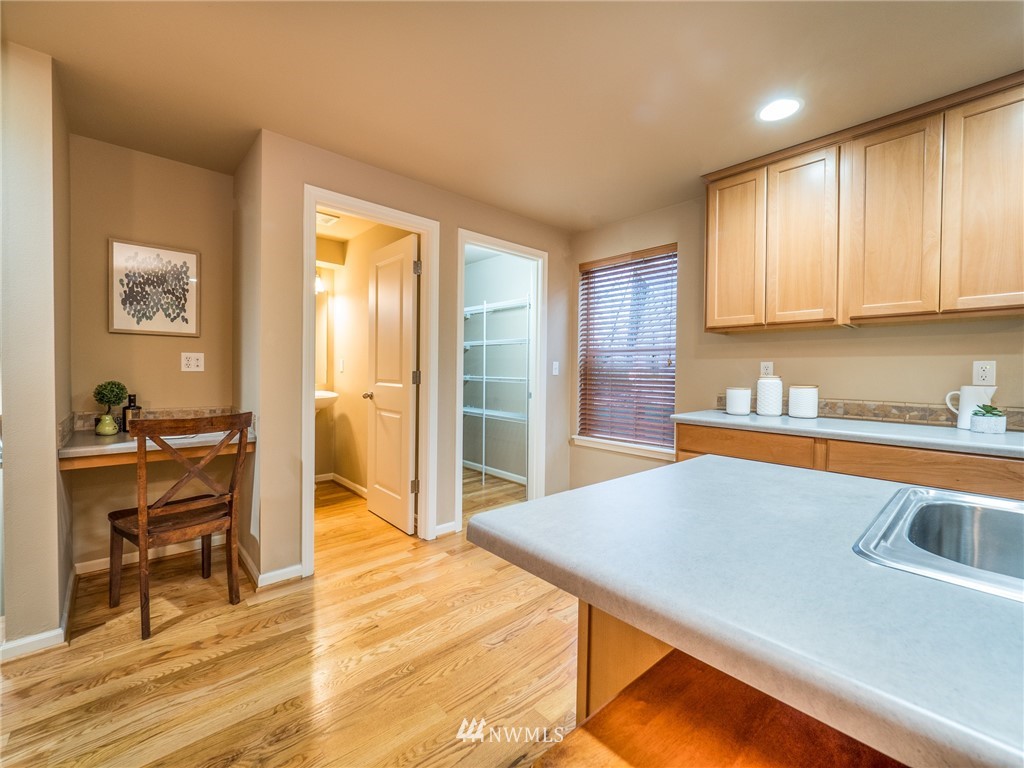 10136 B Holman Road Northwest Seattle, WA 98133 - Photo 13 of 37