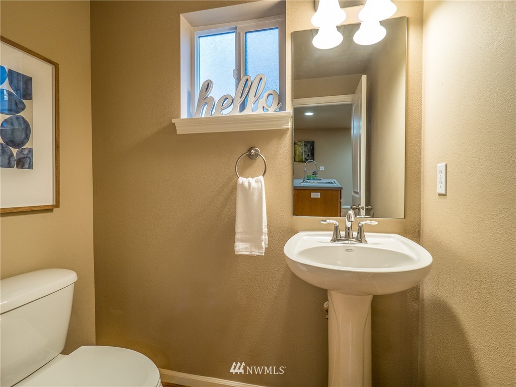 10136 B Holman Road Northwest Seattle, WA 98133 - Photo 14 of 37