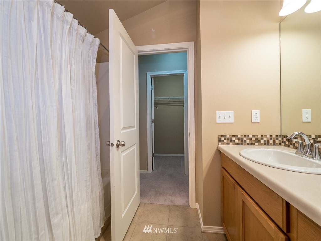 10136 B Holman Road Northwest Seattle, WA 98133 - Photo 22 of 37