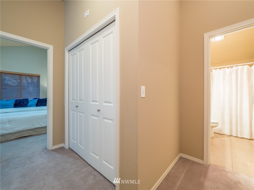10136 B Holman Road Northwest Seattle, WA 98133 - Photo 23 of 37