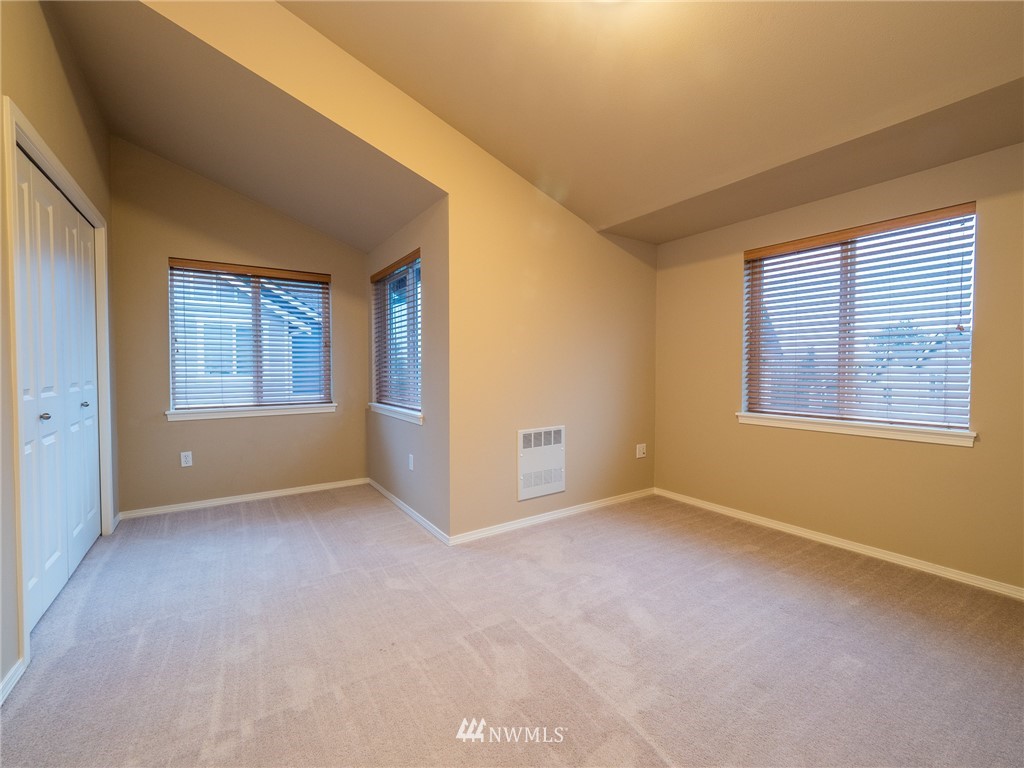 10136 B Holman Road Northwest Seattle, WA 98133 - Photo 26 of 37