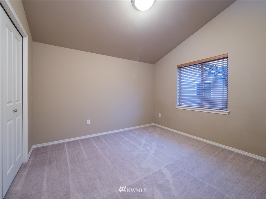 10136 B Holman Road Northwest Seattle, WA 98133 - Photo 27 of 37