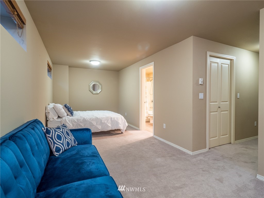 10136 B Holman Road Northwest Seattle, WA 98133 - Photo 30 of 37