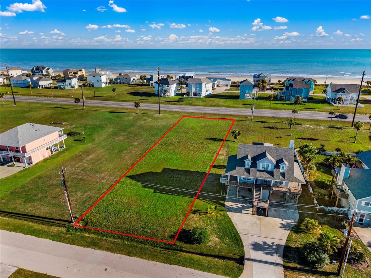 18703 Shaman Road Galveston, TX 77554 - Photo 5 of 20 a view of a gym