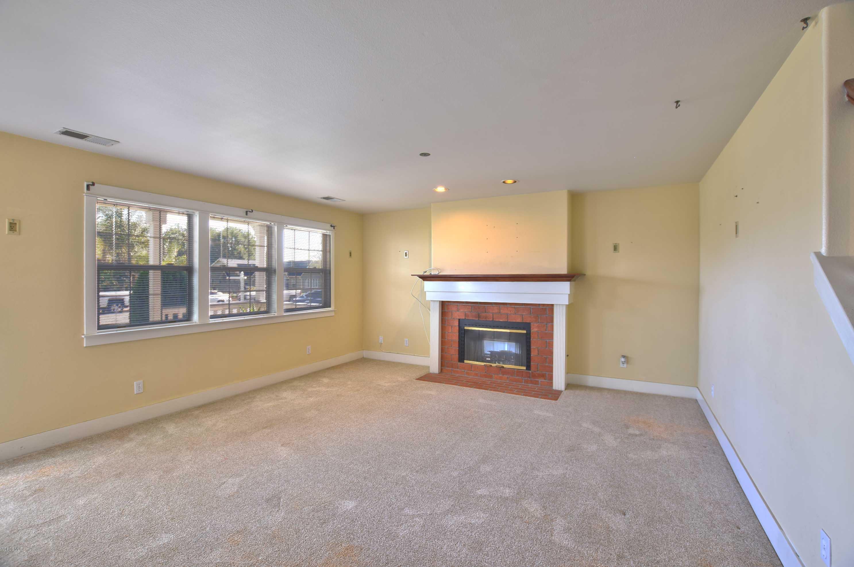533 Kensington Drive Fillmore, CA 93015 - Photo 2 of 14 Living Room 1
