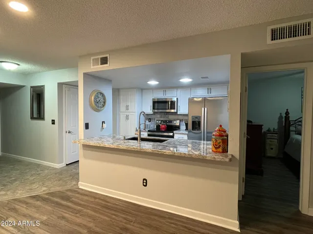 $2,850 | 7811 East Parkview Drive, Mesa, AZ 85208