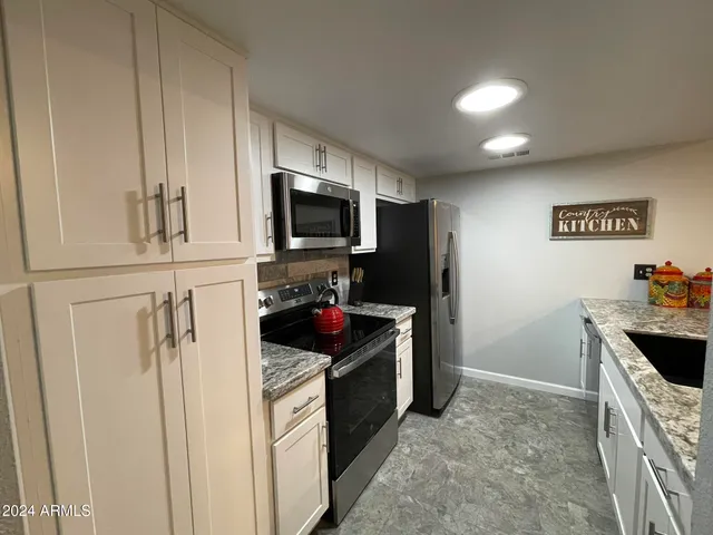 $2,850 | 7811 East Parkview Drive, Mesa, AZ 85208