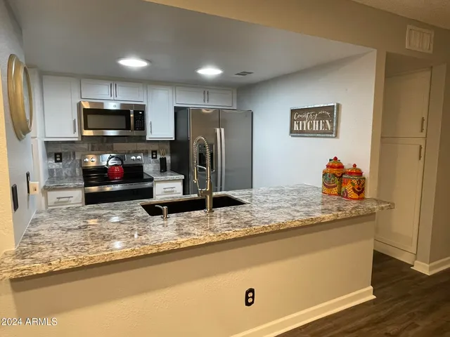 $2,850 | 7811 East Parkview Drive, Mesa, AZ 85208