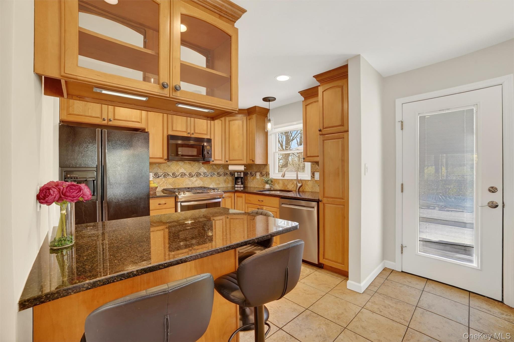 9 Ridge Road Cortlandt Manor, NY 10567 - Photo 14 of 47 Quick meals or snacks are a breeze
