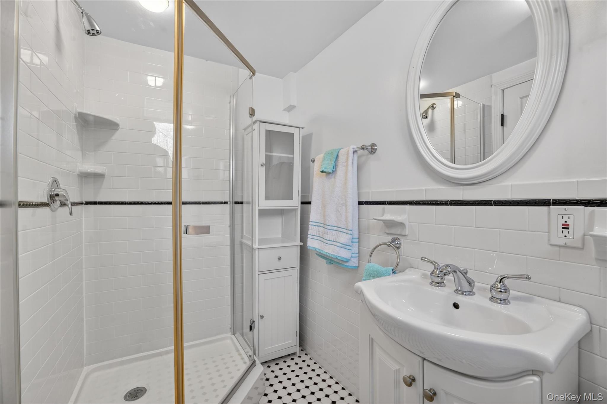 9 Ridge Road Cortlandt Manor, NY 10567 - Photo 34 of 47 Super clean and bright 2nd bathroom