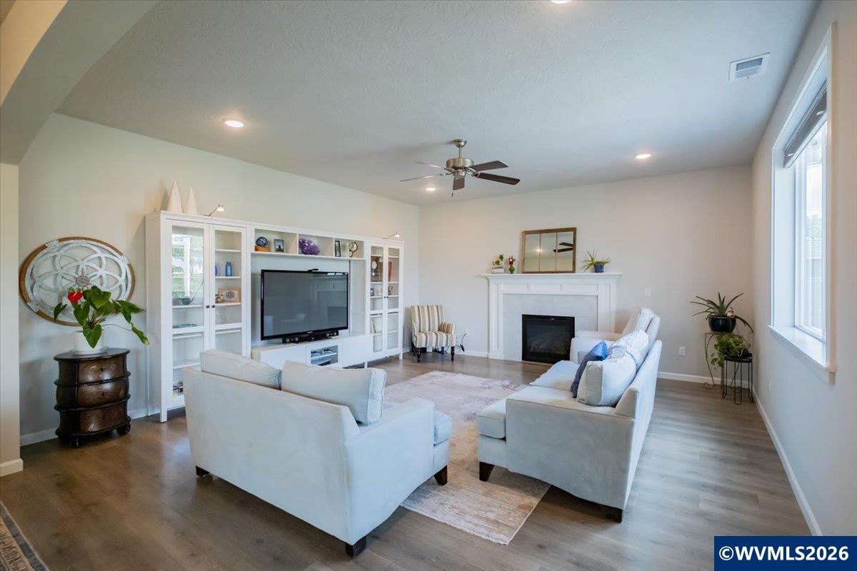 6222 Northeast Meander Street Albany, OR 97321 - Photo 9 of 50