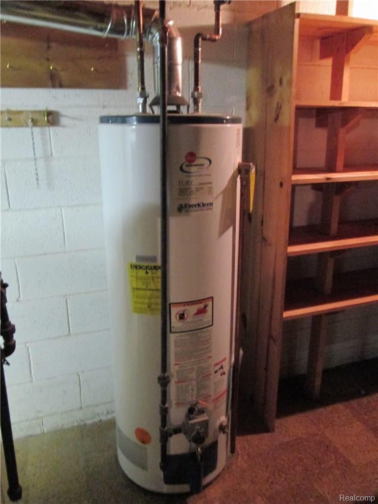5905 Hitchingham Road Ypsilanti, MI 48197 - Photo 24 of 32 water heater with copper plumbing